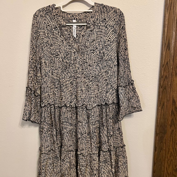 NY COLLECTION Dress, NWOT, Loose Fitting, 3/4 Bell Sleeves, Size Medium - Picture 1 of 9